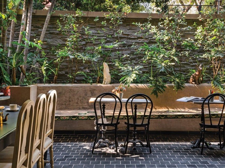 कंगना की कोशिश रही है कि वह यहां पर काम करने वालों के आराम और क्रिएटिविटी का पूरा ध्यान रखें।