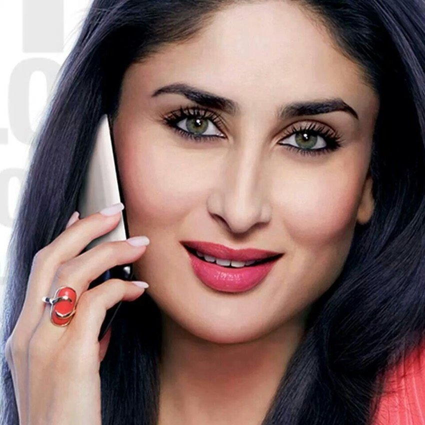 करीना कपूर दो नग धारण करती हैं। एक तो वह अपने सीधे हाथ की छोटी उंगली में मोती पहनती हैं और दूसरी उंगली में मूंगा।