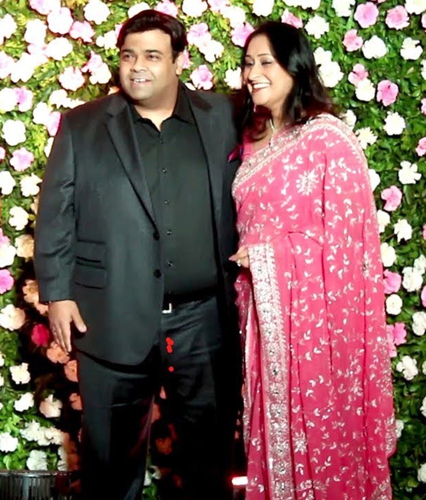 कॉमेडियन कीकू शारदा की पत्नी का नाम प्रियंका शारदा है। प्रियंका को डांस का शौक है। हालांकि वह अआपना पूरा समय बच्चों और पति की देखभाल में लगाती हैं। <a href="https://www.jansatta.com/photos/picture-gallery/know-all-about-ravish-kumar-humourous-copy-shivankit-singh-parihar-aka-raja-rabish-kumar-of-youtube/1403159/">'राजा रबीश कुमार' बन जीता लोगों का दिल, शिवांकित ने यूं तय किया स्ट्रगल से स्टारडम तक का सफर</a>