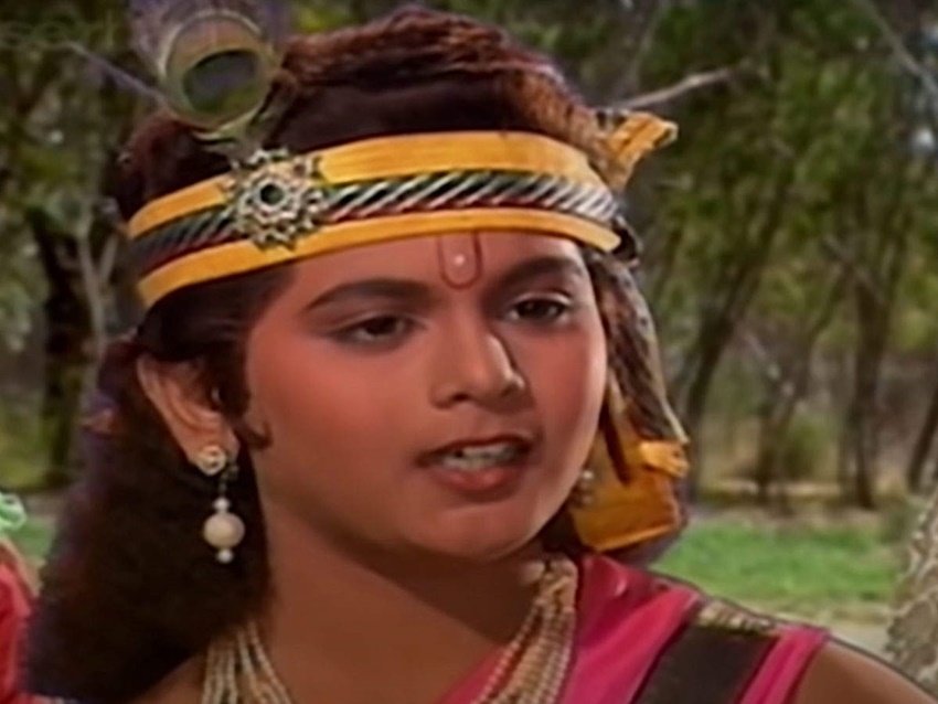 अशोक कुमार ने कृष्णा के रोल में कालिया नाग के फन पर चढ़कर भरत नाट्यम किया था। इस किरदार के लिए अशोक ने भरत नाट्यम की प्रोफेशनल ट्रेनिग ली थी।