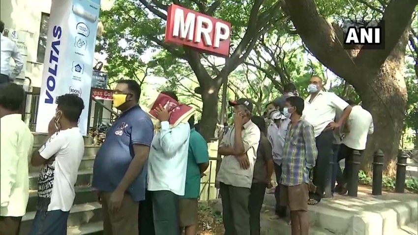 बता दें कि शराब की दुकानों का फैसला इस कारण भी लिया गया है क्योंकि इससे राज्यों का रेवेन्यू का एक बड़ा हिस्सा प्राप्त होता है।