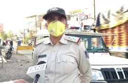 इंदौर में चोरी करते पकड़ा गया युवक, पुलिस ने चोर के घर पहुंचाया राशन, बोला- लॉकडाउन के चलते बना चोर