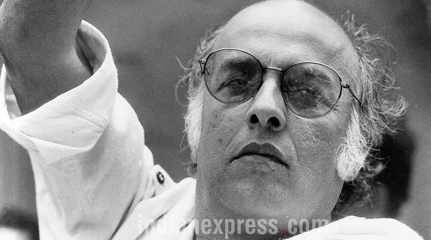 बॉलीवुड के मशहूर निर्माता निर्देशक महेश भट्ट की निजी जिंदगी भी किसी फिल्मी कहानी से कम नहीं रही है। फिर चाहे उनके विवादित बयान हों या शादी या फिर लव अफेयर्स। महेश भट्ट ने तो अपनी पहली शादी पर बकायदा फिल्म भी बना डाली थी। फिल्म का नाम था आशिकी।