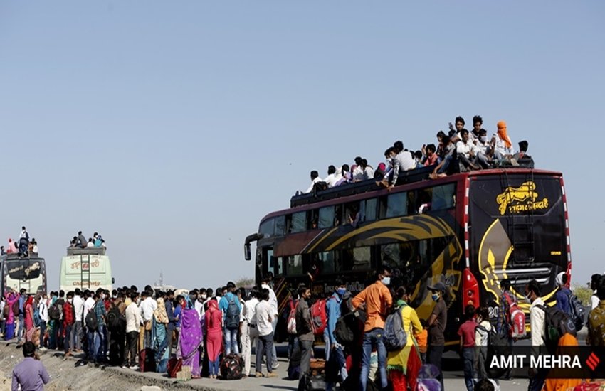प्रवासी मजदूरों को भेजने के लिए हरियाणा सरकार ने लगाई बसें। (फोटो-अमित मेहरा)