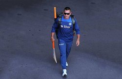 ‘सोशल मीडिया पर मत जाओ, महेंद्र सिंह धोनी छिपकर संन्यास नहीं लेगा,’ माही के बचपन के कोच का दावा