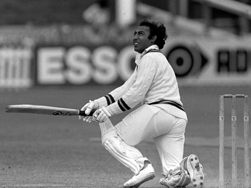 इंग्लैंड के खिलाफ 1977-78 के लाहौर टेस्ट में ओपनिंग करते हुए पाकिस्तान के मुदस्सर नजर ने 419 गेंद में 100 रन बनाए थे। यह शतक गेंदों के हिसाब से दुनिया के सबसे धीमा टेस्ट शतक माना जाता है। पाकिस्तान की हार में इस धीमे शतक का भी हाथ रहा था। मुदस्सर नजर को अपने इस शतक के लिए फैंस की आलोचनाओं का शिकार होना पड़ा था।