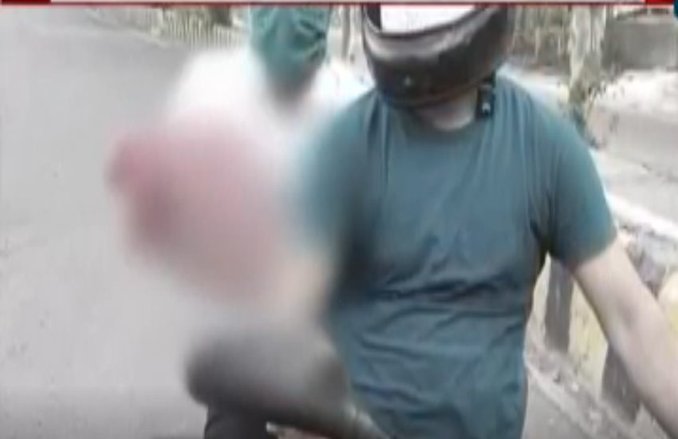 यूपी: एंबुलेंस नहीं मिला तो बाइक पर ही नवजात को ले 30-35KM अस्पतालों के चक्कर काटता रहा पिता, बच्चे ने तोड़ दिया दम