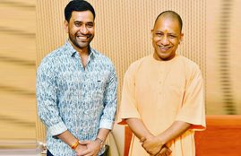 Dinesh lal yadav, nirahua, nirahua first music album, निरहुआ, nirahua making film on yogi adityanath, nirahua make film on up cm yogi, nirahua ang yogi adityanath, nirahua movies, first movie,, bhojpuri movies, movie career, failures, struggle story, cm yogi aditya nath, up cm aditya nath, योगी आदित्यनाथ पर निरहुआ बनाएंगे फिल्म, निरहुआ योगी पर बनाएंगे फिल्म, दिनेश लाल और योगी आदित्यनाथ,
