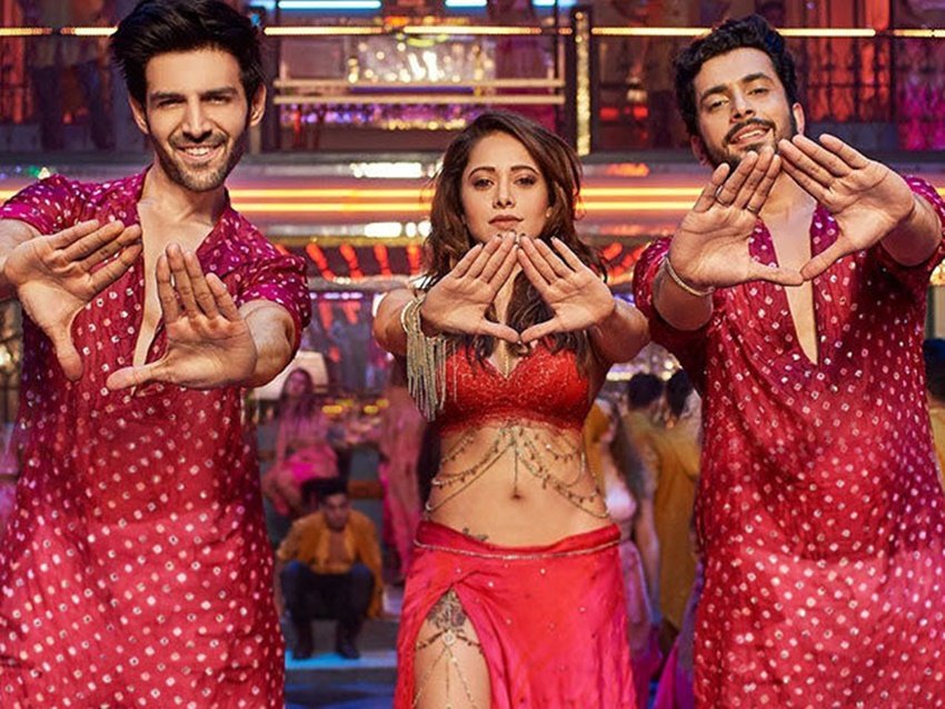 ऐसा ही एक किस्सा उन्होंने शेयर किया सोनू के टीटू की स्वीटी फिल्म के बाद का। बकौल नुशरत सोनू के टीटू की स्‍वीटी के गाने 'छोटे छोटे पेग' की शूटिंग के बाद उन्‍हें अपने पापा-म्मी को फेस करने में कितनी मुश्‍किल हुई थी।