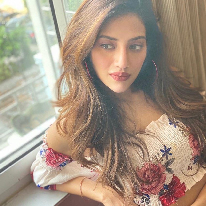 ट्रोल करने वाले लिखने लगे कि शायद आपको ये भी याद रखना चाहिए कि आप एक लोगों द्वारा चुनी हुई सांसद हैं।