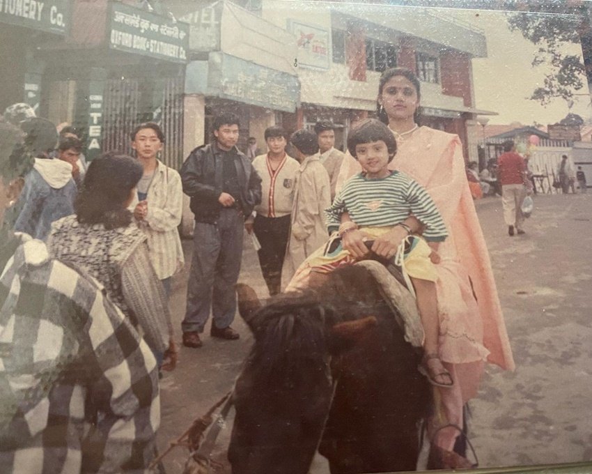 तस्वीरों को पोस्ट कर नुसरत जहां ने लिखा था कि आज मैं जो कुछ भी हूं वह अपनी मां की बदौलत ही हूं।