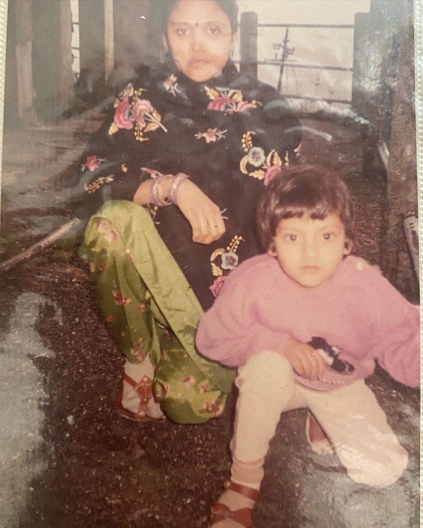 नुसरत जहां की लोकप्रियता को देखते हुए ही टीएमसी अध्यक्ष ममता बनर्जी ने उन्हें साल 2019 में लोकसभा चुनाव में उतारा था।