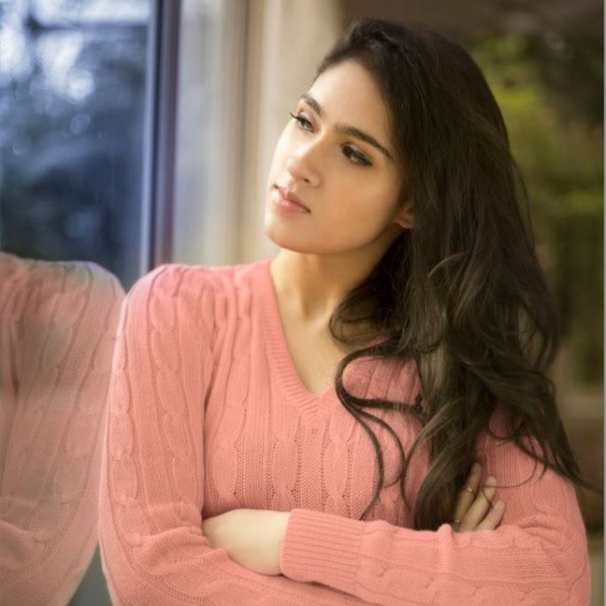 थिएटर के गुर उन्होंने जानी मानी थिएटर आर्टिस्ट नादिरा बब्बर से सीखे हैं। बता दें कि नादिरा राज बब्बर की पत्नी हैं।