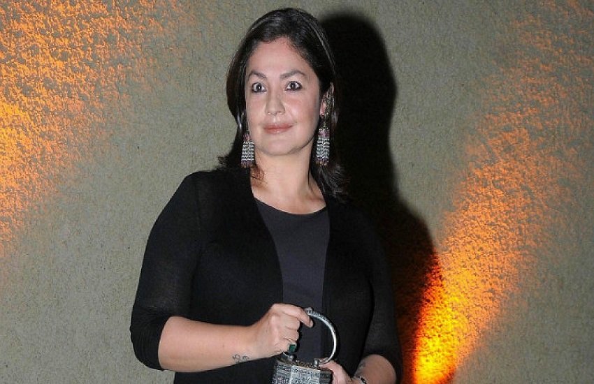Pooja Bhatt, Lockdown, Coronavirus, Liquor Shops Open, pooja bhatt on liquar shops open, bollywood celebs reaction on liquar shops open, entertainment news, bollywood news in hindi