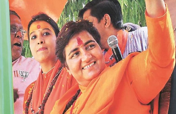 बीजेपी सांसद साध्वी प्रज्ञा की तलाश में भोपाल में पोस्टर, पार्टी प्रवक्ता बोले- एम्स में करवा रहीं कैंसर का इलाज