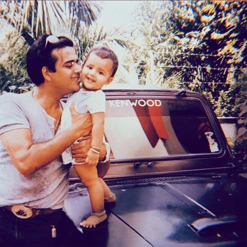 रवि किशन ने एक इंटरव्यू में बताया था कि जब रीवा का जन्म होने वाला था तो उनके पास इतने पैसे भी नहीं थे कि वह किसी बड़े हॉस्पिटल में पत्नी की डिलिवरी करवा सकें।