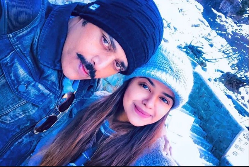 रीवा भी पापा के साथ फिल्म करने की अपनी इच्छा जता चुकी हैं। <a href="https://www.jansatta.com/photos/picture-gallery/when-puja-bhatt-introduced-to-mahesh-bhatt-affair-with-alia-bhatts-mother-soni-razfdan/1399469/">‘उसने मेरे डैडी को छीन लिया..’, जब सोनी राजदान का नाम सुनते ही भड़क जाती थीं पूजा भट्ट</a>