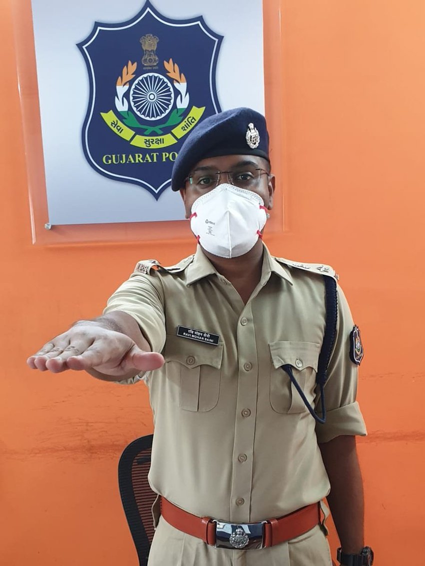 बतौर एसपी रवि मोहन सैनी को पोरबंदर के रूप में पहला जिला मिला है। जिले में रवि मोहन की प्राथमिकता लॉकडाउन का सही से पालन करवाना है।