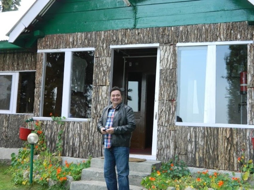 ये है वो घर जिसमें बॉबी फिल्म का वो सदाबहार गाना 'हम तुम..' शूट हुआ था। कुछ सालों पहले जब ऋषि कपूर कश्मीर में थे तो वह इस घर को देखने भी पहुंचे थे।