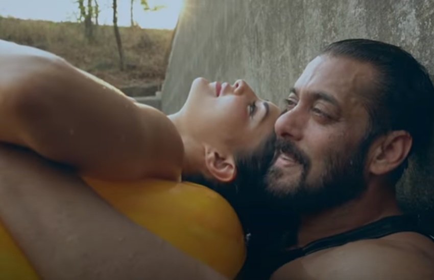 Tere Bina Teaser: सलमान खान ने शेयर किया सॉन्ग 'तेरे बिना' का टीज़र Tere Bina Teaser: सलमान खान ने शेयर किया सॉन्ग 'तेरे बिना' का टीज़र