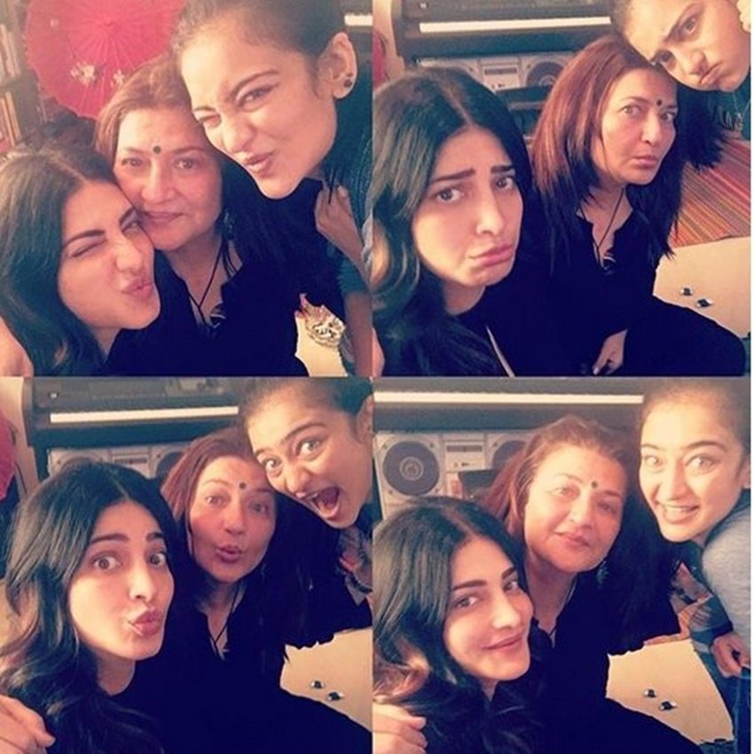 सारिका ने 1988 में कमल हासन से शादी रचाई थी। सारिका ने शादी से पहले बेटी बेटी श्रुति हासन को जन्म दिया था। बाद में उ्होंने अक्षरा को जन्म दिया। साल 2004 में कमल औऱ सारिका का तलाक हो गया। तलाक के बाद सारिका ने दूसरी शादी नहीं की औऱ अकेले दोनों बेटियों को पाला।