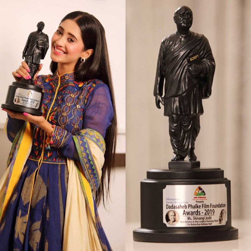 आज शिवांगी जोशी टीवी इंडस्ट्री का बहुत बड़ा नाम बन चुकी हैं। जिस शिवांगी की एक्टिंग का लोग कभी मजाक उड़ाया करते थे आज उसी के नाम एक्टिंग के कई प्रतिष्ठित सम्मान हैं।