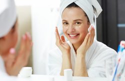Skin Care Tips: सोने से पहले करें ये 5 काम, जल्द ही दिखेगा चेहरे पर निखार