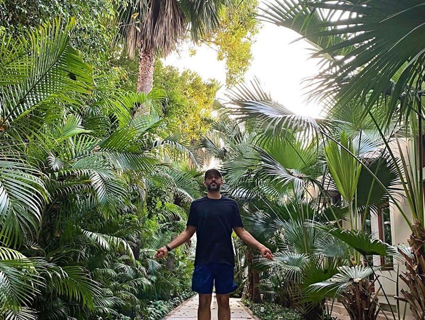 सोनम के आलीशान घर में हरियाली भी खूब है।