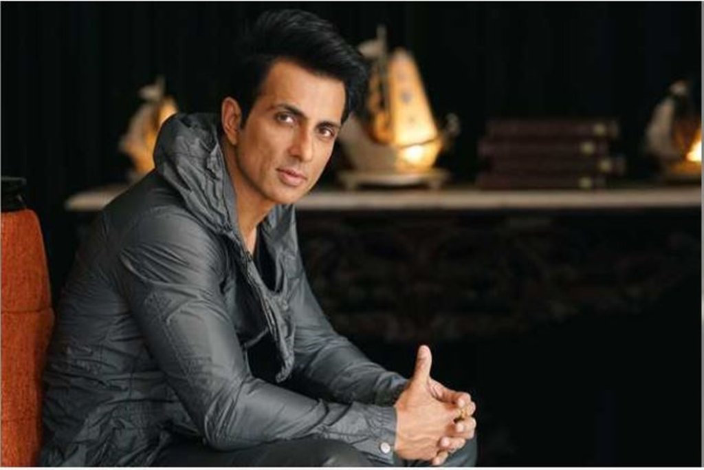 Sonu Sood, Sonu sood helps migrant workers, sonu sood meeting with maharashtra Governer sonu sood prases by governer of maharahstra, Oddisha cm naveen patnayak appreciats sonu sood efforts, sonu sood on lockdown, sonu sood on covid -19 pandemic, corona virus, corona virus lockdwon, sonu sood sonu sood on covid 19,