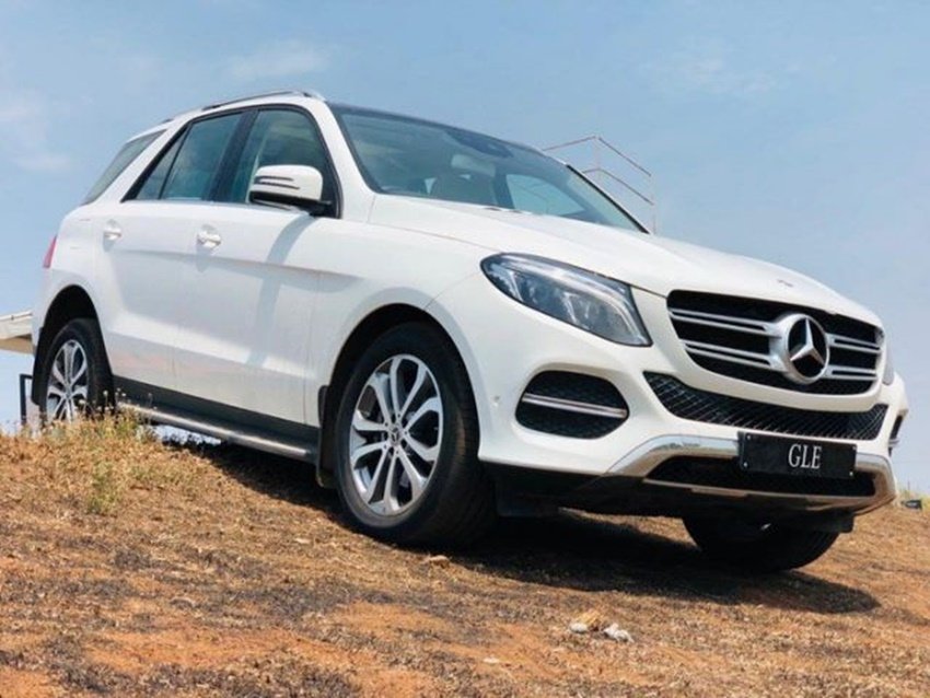 सोनू सूद एक Mercedes Benz ML Class के भी मालिक हैं। इस आलीशान कार की कीम भारत में करीब 67 लाख रुपए है।