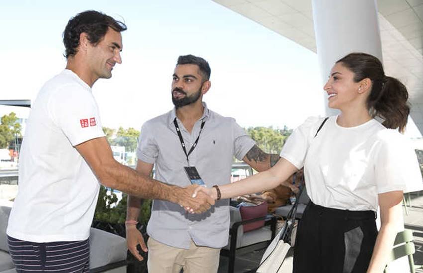 Forbes highest paid athletes 2020: रोजर फेडरर लिस्ट में पहले स्थान पर हैं। पिछले साल उन्होंने विराट कोहली और अनुष्का शर्मा से मुलाकात की थी। (सोर्स - सोशल मीडिया)