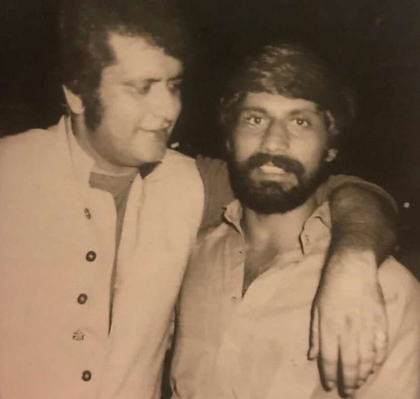 इस घटना ने वसीम रजा के साथ ही क्रिकेट के खेल पर भी एक बदनुमा दाग लगाया। बाद में पाकिस्तानी मीडिया में इस तरह की खबरें आईं कि वसीम रजा उस वक्त शराब के नशे में थे। सिर्फ उसी बार नहीं उससे पहले और बाद में भी कई बार ऐसी बातें उठीं कि वसीम अकसर शराब के नशे में ही खेलने उतरते थे। (यह तस्वीर रमीज रजा ने ट्वीटर पर शेयर की थी। तस्वीर में वसीम बॉलीवुड एक्टर मनोज कुमार के साथ नजर आ रहे हैं।)