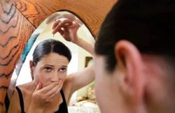 White Hair: कम उम्र में सफेद हो रहे हैं बाल तो इन फूड्स से तुरंत कर लें तौबा…