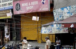 ग्रॉसरी सामान के बाद अब लॉकडाउन के बीच शराब की होम डिलीवरी करने की तैयारी में Zomato!