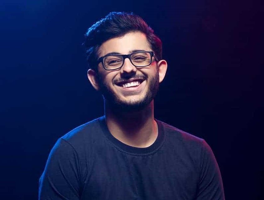 कैरी मिनाती घूमने फिरने के भी काफी शौकीन हैं। वह अकसर अपने हॉलीडे की तस्वीरें भी फैंस के साथ पोस्ट करते रहते हैं।