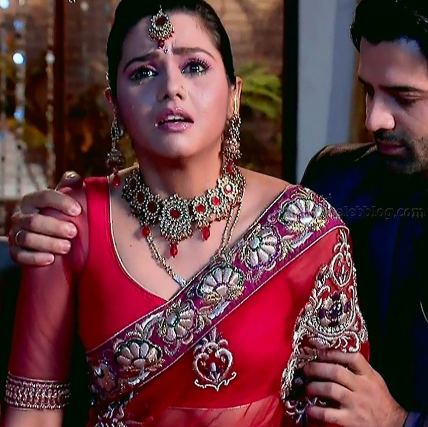 टीवी एक्ट्रेस दलतीज कौर ने एक्टर शालीन भनोट से ब्याह रचाया था। एक्ट्रेस ने घरेलू हिंसा पर पति को सबक सिखाते हुए पहले तो पुलिस में कंप्लेंट दर्ज की फिर अपने बेटे को लेकर उनसे अलग हो गई।