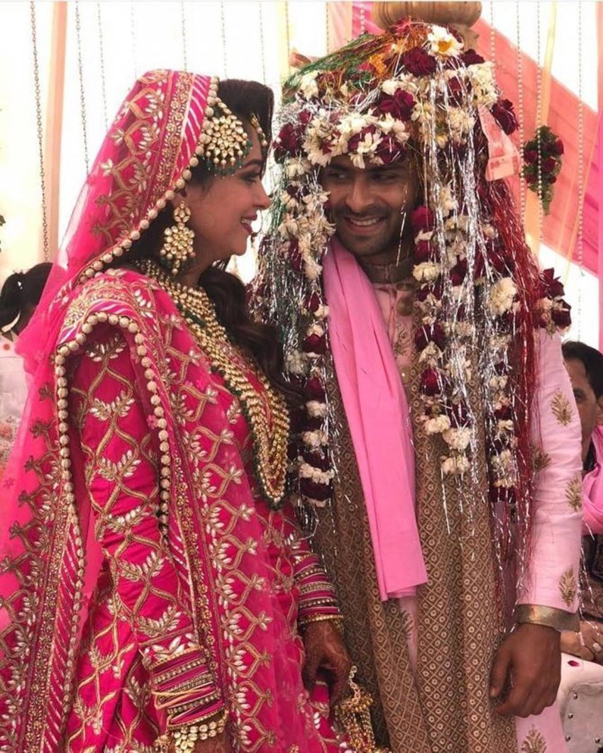 'ससुराल सिमर का' के सेट पर पहली बार दीपिका कक्कड़ औऱ शोएब इब्राहिम की मुलाकात हुई थी। साथ में काम करते हुए दोनों एक दूसरे को दिल दे बैठे। अलग मजहब का होने के बावजूद दोनों ने शादी रचाई। आज दोनों बेहद खुश हैं और दोनों धर्मों के तीज-त्योहार मिलकर मनाते हैं।