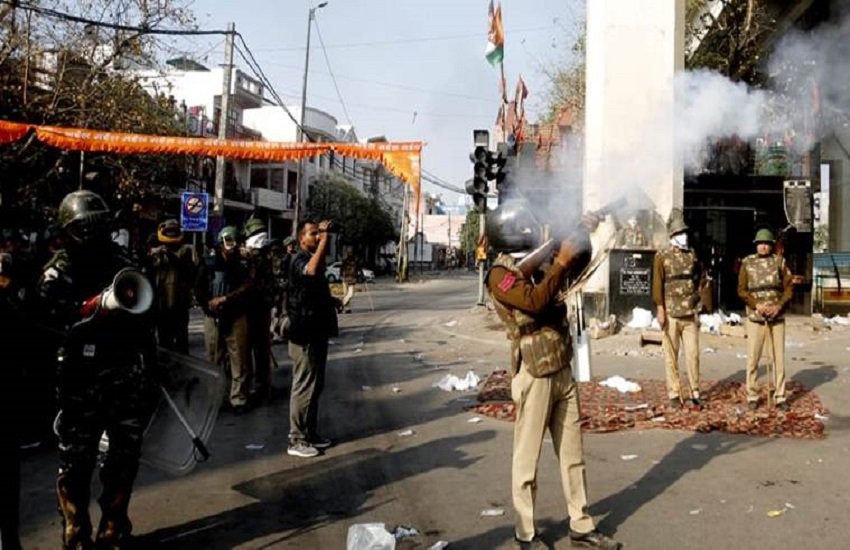 दिल्ली पुलिस का चार्जशीट में दावा CAA प्रदर्शनाकरियों ने भड़काई थी हिंसा। (indian express file)