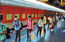 IRCTC, Indian Railway: आनंद विहार से नहीं अब पुरानी दिल्ली से चलेंगी ये ट्रेनें, इस स्पेशल ट्रेन की टाइमिंग में भी बदलाव