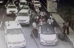 MP: कांग्रेस MLA जीतू पटवारी के भतीजे ने टोल नाके पर काटा बवाल! अफसरों को डंडों से पीटा, शिकायत पर केस