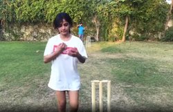 बॉलीवुड सिंगर जसलीन कौर की गुगली पर ‘बोल्ड’ हुआ भारतीय क्रिकेटर, लोगों को नहीं हो रहा विश्वास; देखें Video