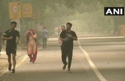 Lockdown 5.0: ढील से वाहनों की बिक्री में आई तेजी, दिल्ली में खुले सैलून, डेढ़ घंटे ज्यादा खुलेंगी शराब की दुकानों