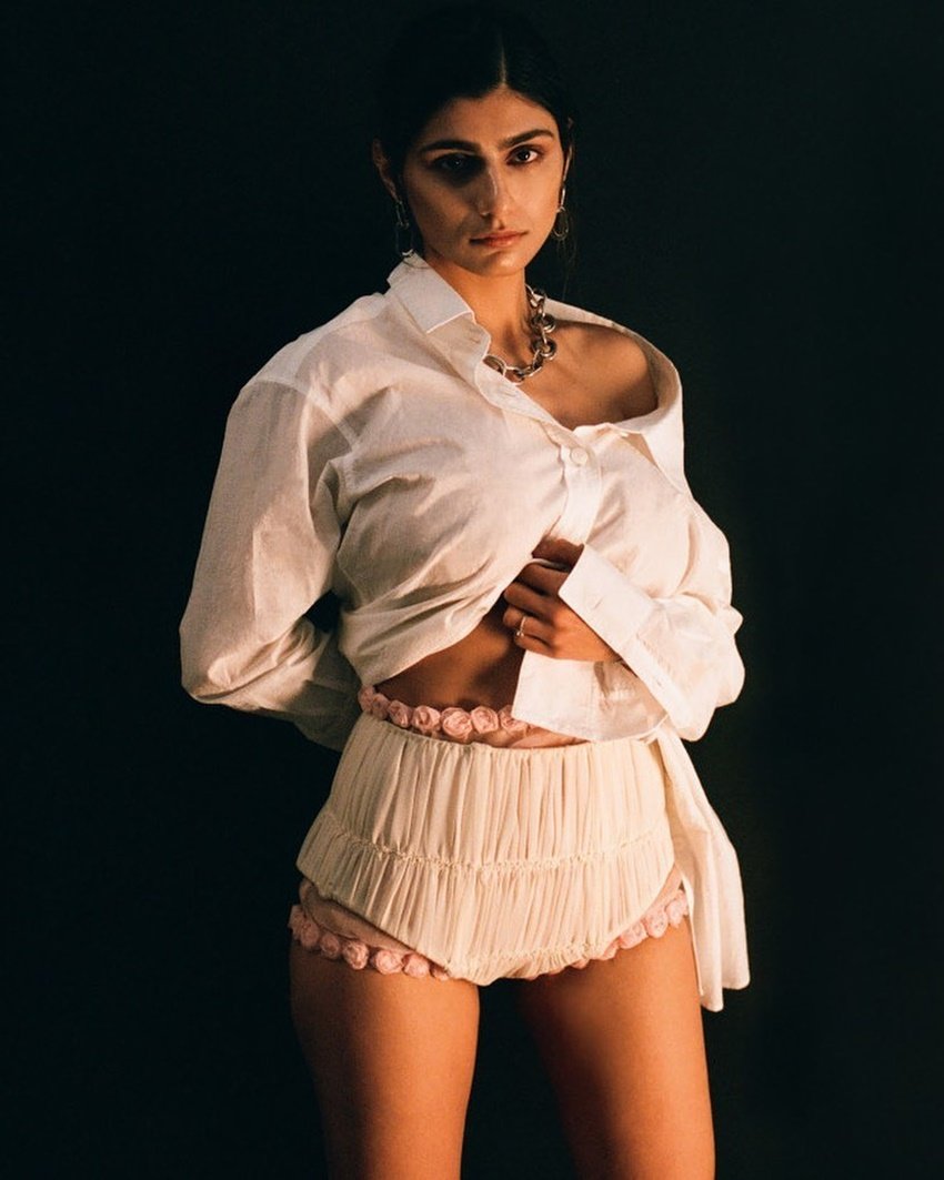 बता दें कि मिया खलीफा अब पोर्न इंडस्ट्री छोड़ चुकी हैं। जल्ह ही वह शादी भी रचाने वाली हैं।