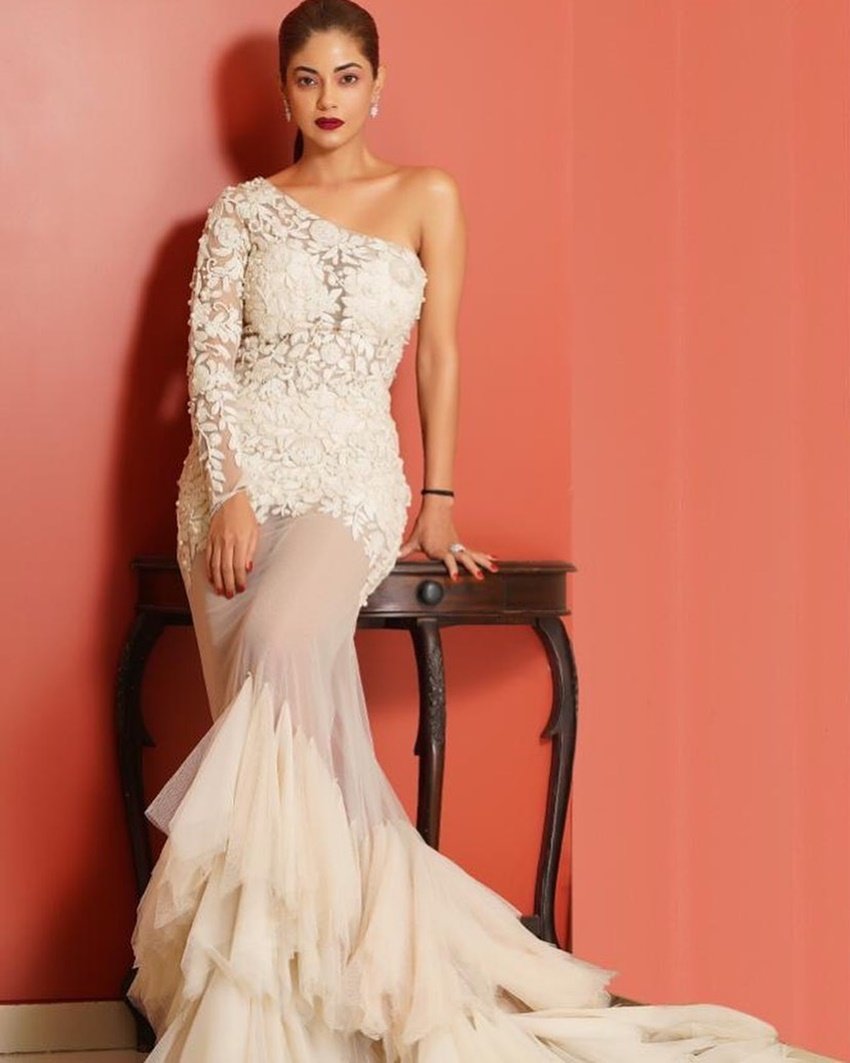 मीरा चोपड़ी अपनी बहन प्रियंका की तरह ही फैशन डीवा हैं।