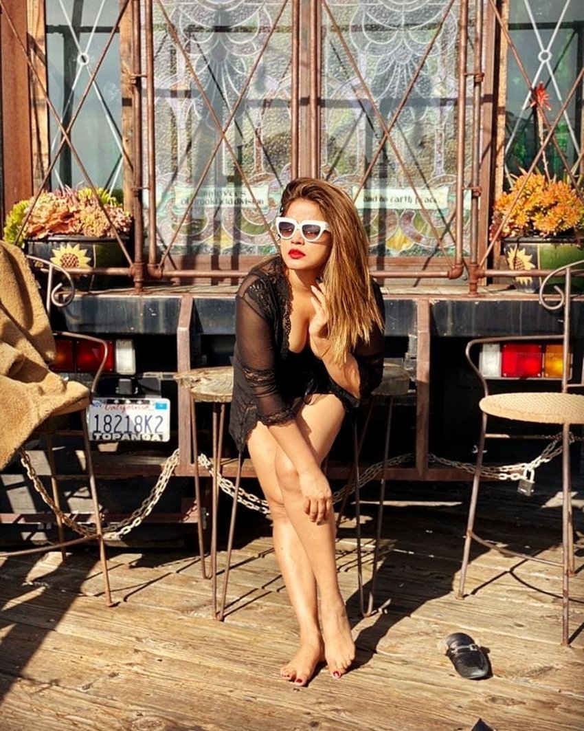 Neetu Chandra Akshay Kumar