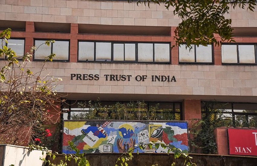 प्रसार भारती की ओर से पीटीआई को हर साल करोड़ों रुपए की मदद दी जाती है।