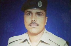 Video: RPF जवान ने चलती ट्रेन में दौड़कर बच्ची को पहुंचाया दूध, सोशल मीडिया पर हो रही तारीफ