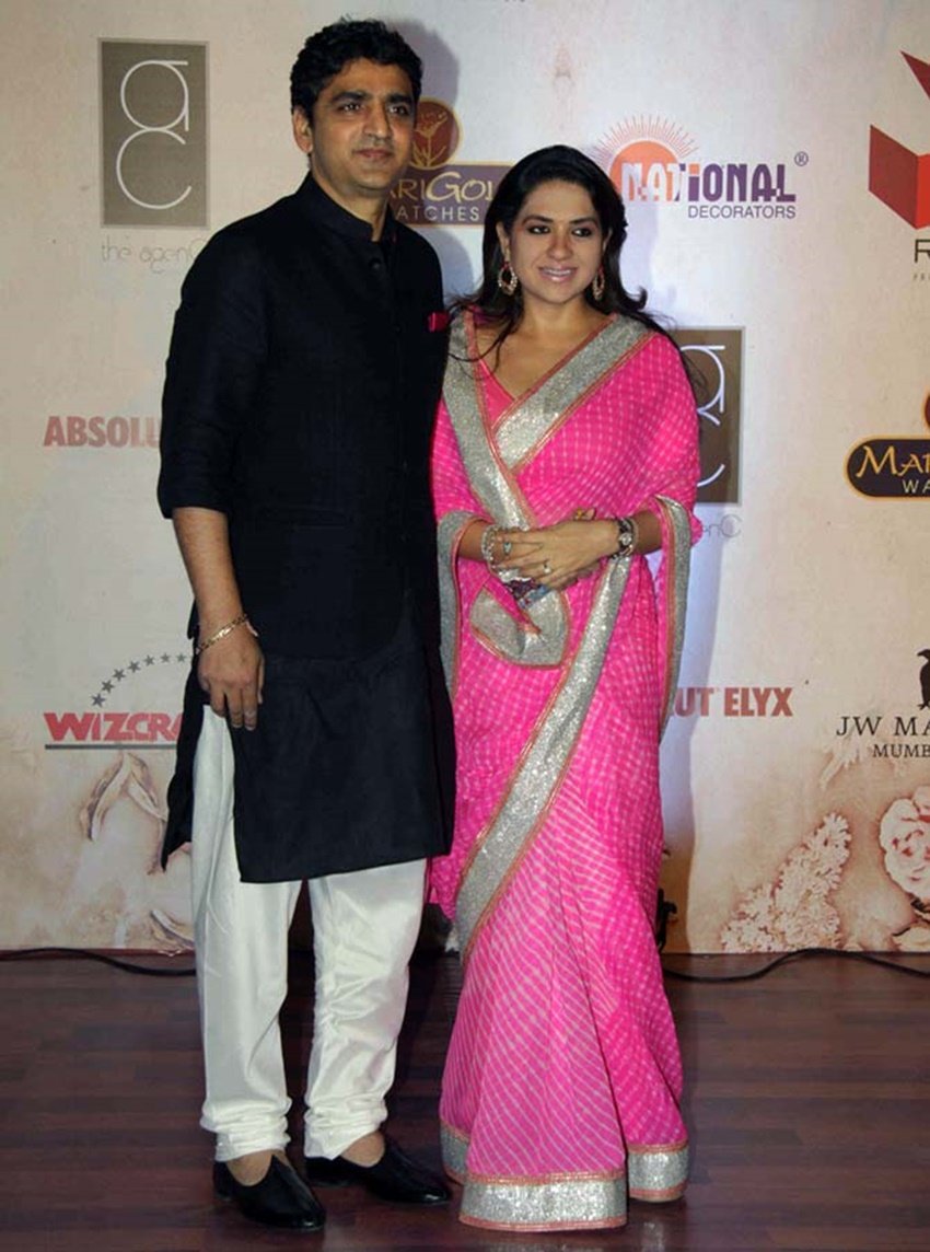 शायना एनसी के पति का नाम मनीष मुनोत है। मनीष पेशे से बिल्डर हैं। मुंबई में मनीष मुनोत की पहचान एक जाने-माने बिल्डर और डेवलपर के तौर पर है।