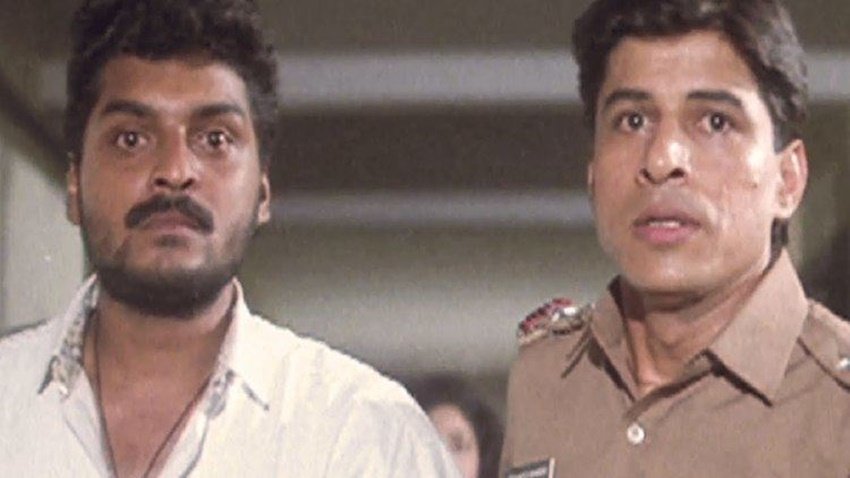 सिद्धार्थ की पहली बॉलीवुड मूवी थी वंश। वंश 1992 में रिलीज हुई थी। इसी साल बाजीगर भी आई थी।