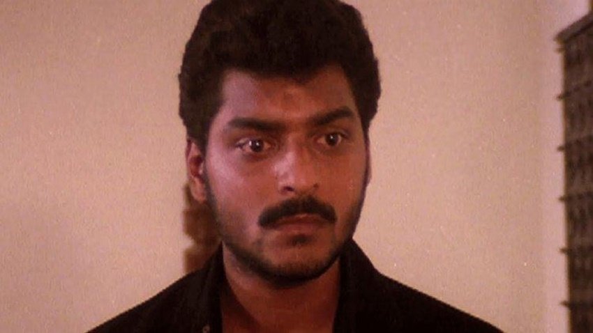 सिद्धार्थ ने हिंदी मराठी और साउथ की फिल्मों में काम किया। 1977 में बतौर बाल कलाकार उन्होंने फिल्म छानी में काम किया था। 1980 में फिल्म थोड़ी सी बेवफाई में भी बाल कलाकार के तौर पर काम किया।